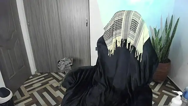 Snapshot of FreszX chatting on 12-05-25, 04:47 FreszX online show from 12-05-25, 04:47