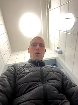 Snapshot of Rotteei1 chatting on 11-05-25, 09:42 Rotteei1 online show from 11-05-25, 09:42