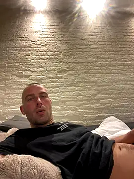 Snapshot of Rotteei1 chatting on 11-08-25, 01:33 Rotteei1 online show from 11-08-25, 01:33