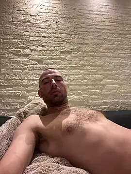 Snapshot of Rotteei1 chatting on 11-15-25, 07:16 Rotteei1 online show from 11-15-25, 07:16