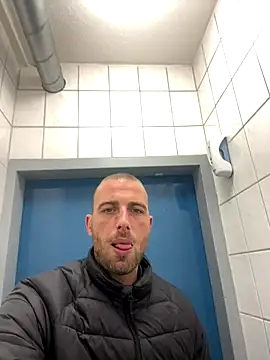 Snapshot of Rotteei1 chatting on 11-17-25, 12:33 Rotteei1 online show from 11-17-25, 12:33