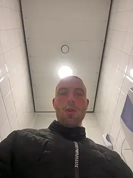 Snapshot of Rotteei1 chatting on 11-19-25, 08:25 Rotteei1 online show from 11-19-25, 08:25