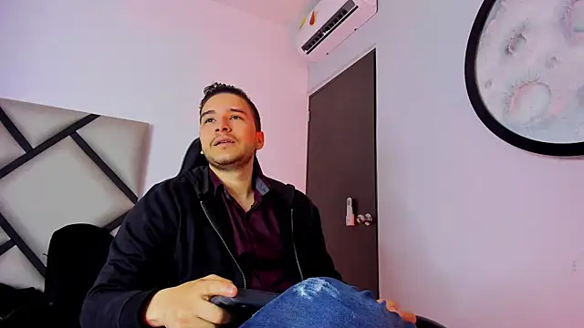 Snapshot of mike_257 chatting on 10-24-25, 11:50 mike 257 online show from 10-24-25, 11:50