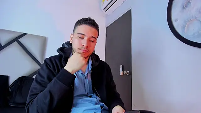 Snapshot of mike_257 chatting on 10-29-25, 12:18 mike 257 online show from 10-29-25, 12:18