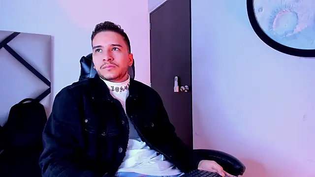 Snapshot of mike_257 chatting on 11-01-25, 12:07 mike 257 online show from 11-01-25, 12:07