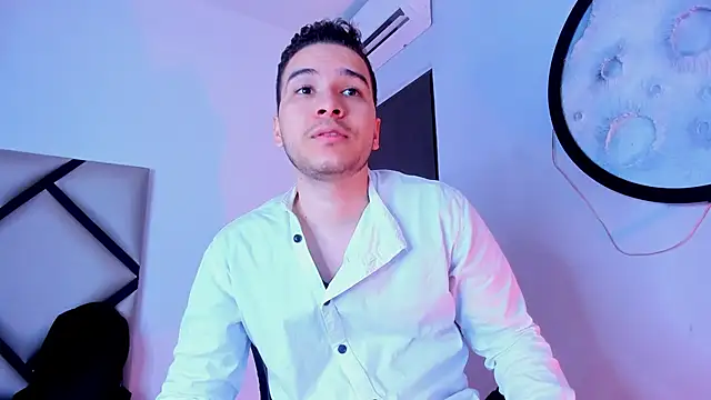 Snapshot of mike_257 chatting on 11-05-25, 11:54 mike 257 online show from 11-05-25, 11:54