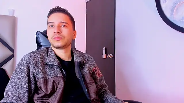 Snapshot of mike_257 chatting on 11-10-25, 11:53 mike 257 online show from 11-10-25, 11:53