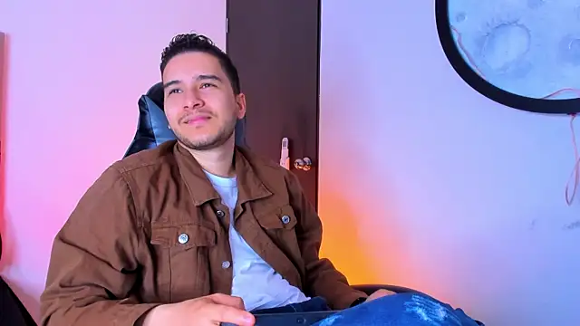 Snapshot of mike_257 chatting on 11-12-25, 11:43 mike 257 online show from 11-12-25, 11:43