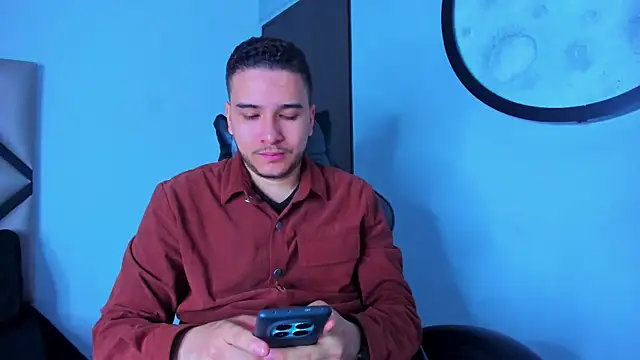 Snapshot of mike_257 chatting on 11-20-25, 12:05 mike 257 online show from 11-20-25, 12:05