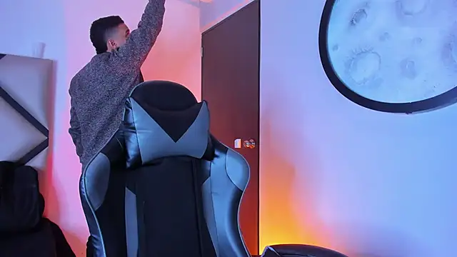 Snapshot of mike_257 chatting on 11-21-25, 11:53 mike 257 online show from 11-21-25, 11:53