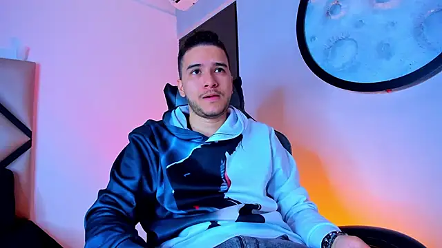 Snapshot of mike_257 chatting on 11-22-25, 12:15 mike 257 online show from 11-22-25, 12:15