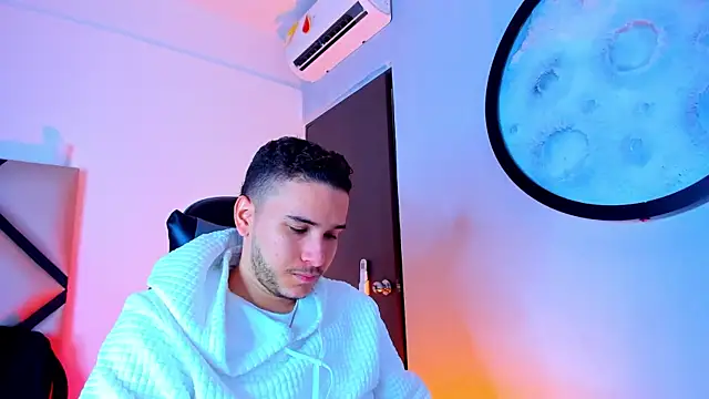 Snapshot of mike_257 chatting on 11-24-25, 11:54 mike 257 online show from 11-24-25, 11:54