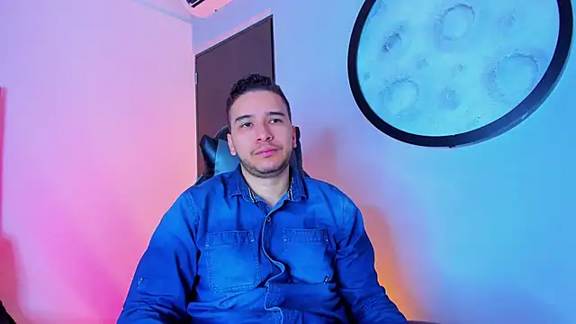 Snapshot of mike_257 chatting on 11-26-25, 11:44 mike 257 online show from 11-26-25, 11:44