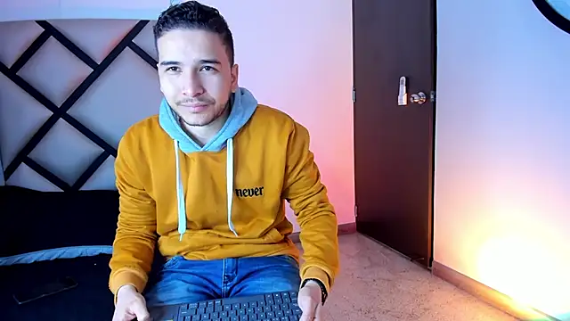 Snapshot of mike_257 chatting on 11-27-25, 11:45 mike 257 online show from 11-27-25, 11:45