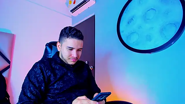 Snapshot of mike_257 chatting on 11-29-25, 11:57 mike 257 online show from 11-29-25, 11:57