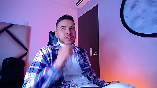 Snapshot of mike_257 chatting on 12-04-25, 11:41 mike 257 online show from 12-04-25, 11:41