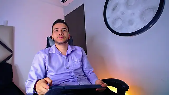 Snapshot of mike_257 chatting on 12-17-25, 11:49 mike 257 online show from 12-17-25, 11:49