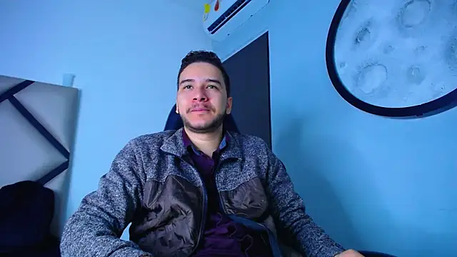 Snapshot of mike_257 chatting on 12-19-25, 12:01 mike 257 online show from 12-19-25, 12:01