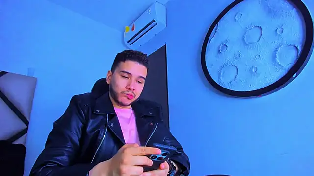 Snapshot of mike_257 chatting on 01-08-26, 11:56 mike 257 online show from 01-08-26, 11:56