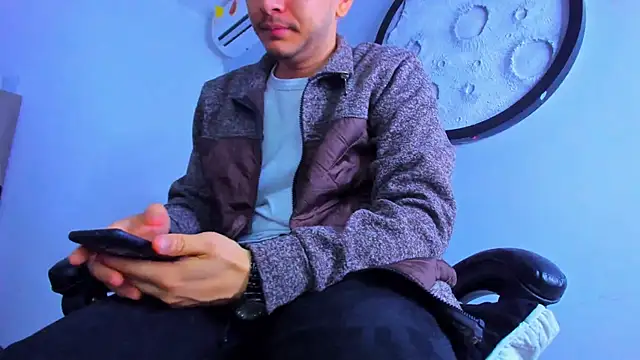 Snapshot of mike_257 chatting on 01-10-26, 12:18 mike 257 online show from 01-10-26, 12:18