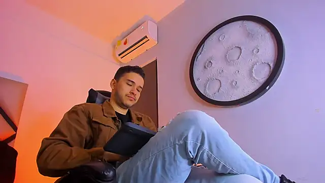 Snapshot of mike_257 chatting on 01-12-26, 11:59 mike 257 online show from 01-12-26, 11:59