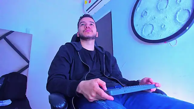 Snapshot of mike_257 chatting on 02-05-26, 11:37 mike 257 online show from 02-05-26, 11:37