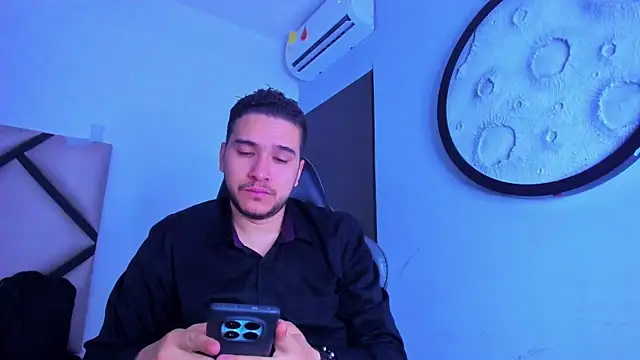 Snapshot of mike_257 chatting on 02-13-26, 11:28 mike 257 online show from 02-13-26, 11:28