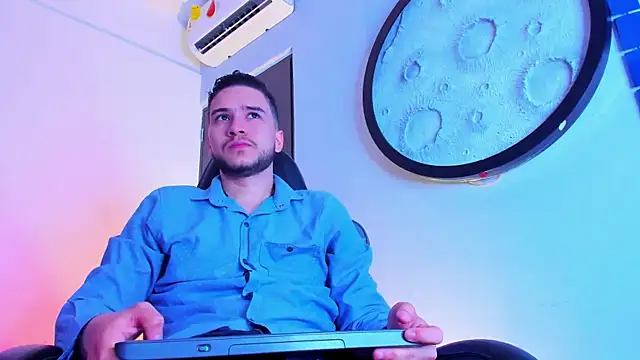 Snapshot of mike_257 chatting on 03-02-26, 11:28 mike 257 online show from 03-02-26, 11:28