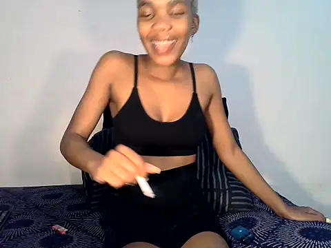 Snapshot of MinnieBee101 chatting on 10-23-25, 01:27 MinnieBee101 online show from 10-23-25, 01:27