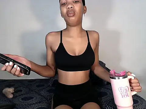 Snapshot of MinnieBee101 chatting on 11-23-25, 10:37 MinnieBee101 online show from 11-23-25, 10:37