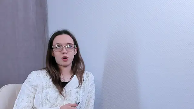 Snapshot of FabiolaCowing chatting on 10-21-25, 04:08 FabiolaCowing online show from 10-21-25, 04:08