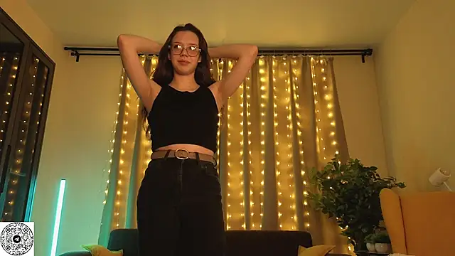 Snapshot of FabiolaCowing chatting on 11-02-25, 05:37 FabiolaCowing online show from 11-02-25, 05:37