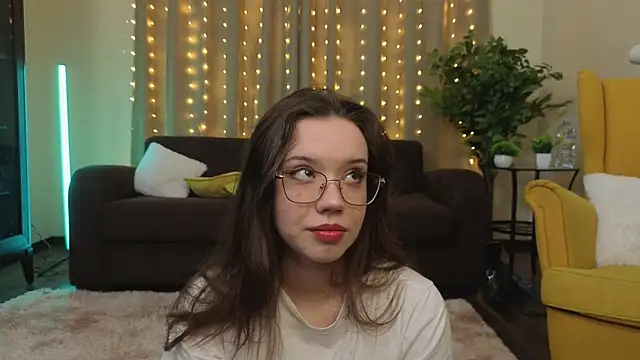 Snapshot of FabiolaCowing chatting on 11-04-25, 05:12 FabiolaCowing online show from 11-04-25, 05:12