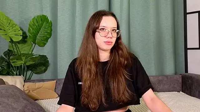 Snapshot of FabiolaCowing chatting on 11-08-25, 06:29 FabiolaCowing online show from 11-08-25, 06:29