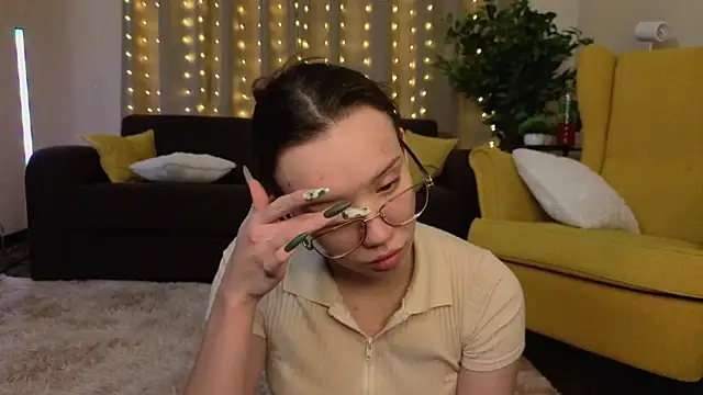 Snapshot of FabiolaCowing chatting on 11-15-25, 06:04 FabiolaCowing online show from 11-15-25, 06:04