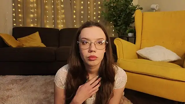 Snapshot of FabiolaCowing chatting on 11-17-25, 07:08 FabiolaCowing online show from 11-17-25, 07:08