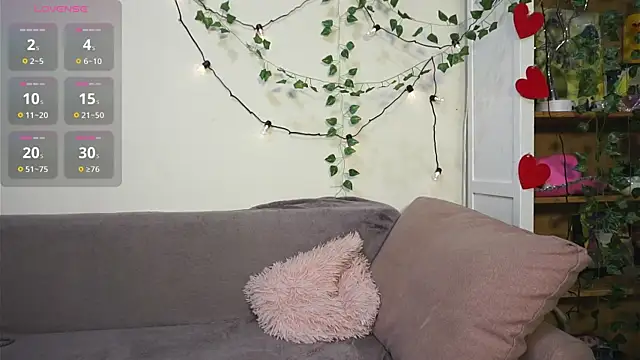 Snapshot of FabiolaCowing chatting on 11-22-25, 06:07 FabiolaCowing online show from 11-22-25, 06:07