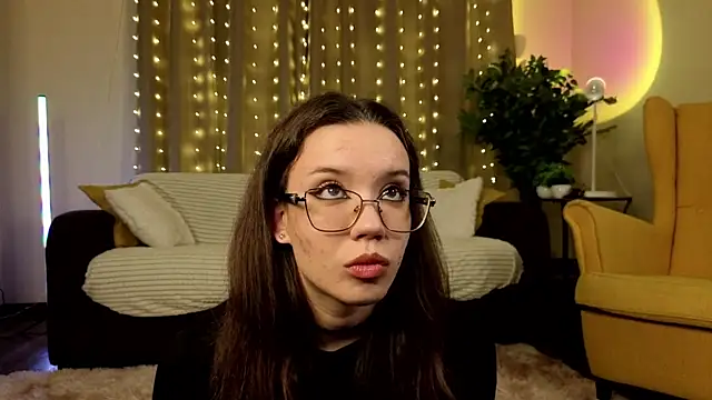 Snapshot of FabiolaCowing chatting on 11-26-25, 06:09 FabiolaCowing online show from 11-26-25, 06:09