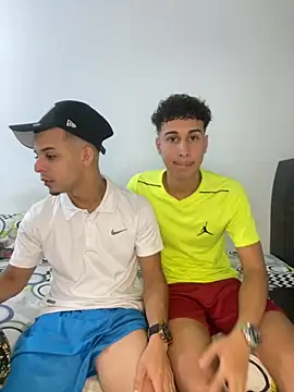 Snapshot of adan_jp chatting on 10-22-25, 03:18 adan jp online show from 10-22-25, 03:18