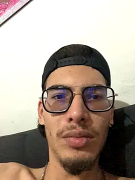 Snapshot of tian_doyt69 chatting on 10-19-25, 08:53 tian doyt69 online show from 10-19-25, 08:53