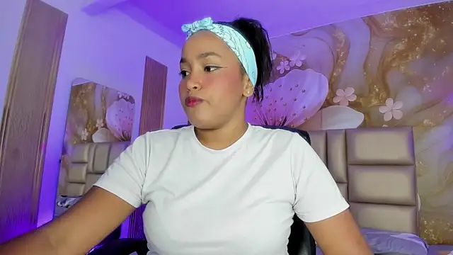 Snapshot of NahomiWalker_ chatting on 12-04-25, 07:22 NahomiWalker online show from 12-04-25, 07:22