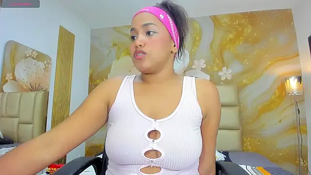 Snapshot of NahomiWalker_ chatting on 12-15-25, 08:02 NahomiWalker online show from 12-15-25, 08:02