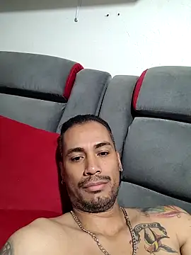 Snapshot of Michell85 chatting on 10-24-25, 10:17 Michell85 online show from 10-24-25, 10:17