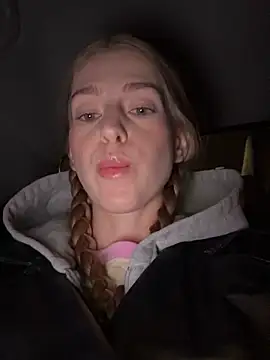 Snapshot of kira_mia chatting on 11-24-25, 03:12 kira mia online show from 11-24-25, 03:12