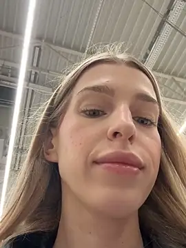 kira mia online show from 12-18-25, 04:02