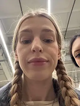 kira mia online show from 12-22-25, 04:15