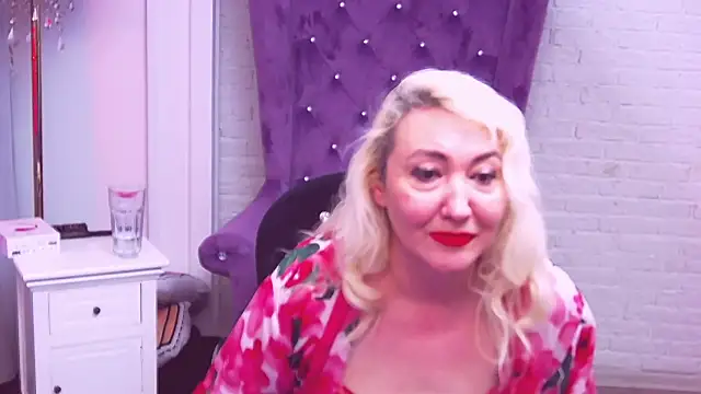 LadyKriss online show from 11-06-25, 06:14