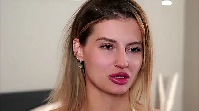 Snapshot of buvei chatting on 10-26-25, 01:06 buvei online show from 10-26-25, 01:06