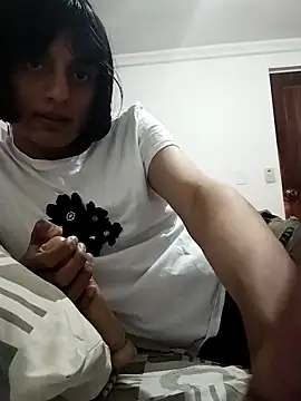 Snapshot of sophiasleepy1 chatting on 10-28-25, 06:43 sophiasleepy1 online show from 10-28-25, 06:43