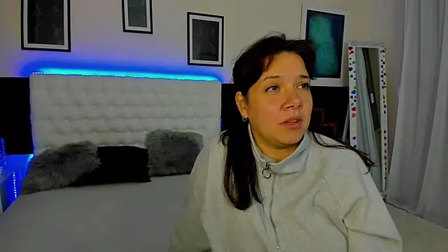 Snapshot of JulietteHarley chatting on 10-20-25, 02:17 JulietteHarley online show from 10-20-25, 02:17